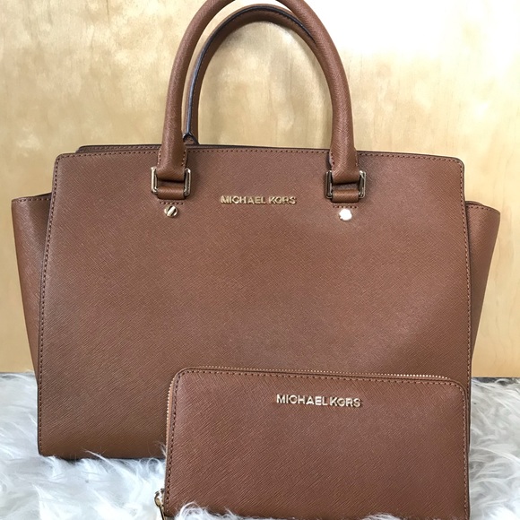 Michael Kors Handbags - Michael Kors Large Luggage Selma & Wallet